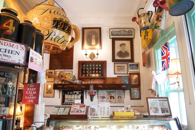アフタヌーンティーが有名な英国カフェ「北浜レトロ」が何もかも可愛すぎた！【まるで絵本の世界】