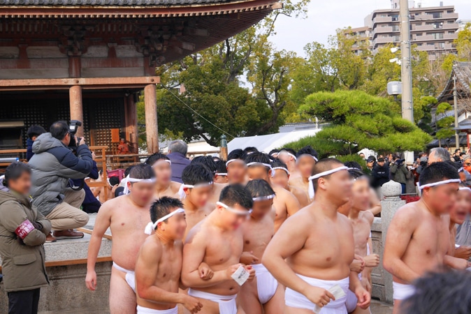 【必見】四天王寺「どやどや」は大阪の誇るべき真冬の裸祭りだ！