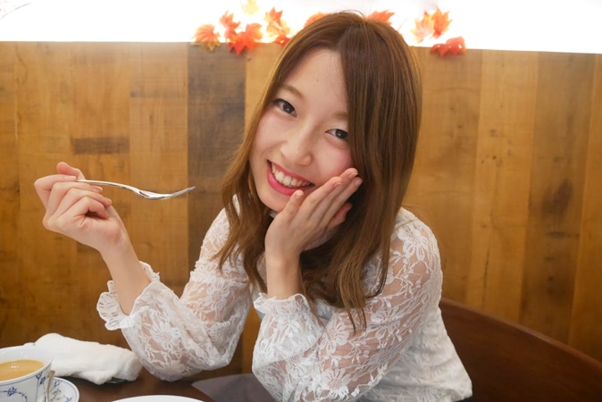 陸カフェROOMで焼きたてチーズケーキを味わう大阪ルッチライター