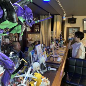 【大阪の隠れ家】初心者でも楽しめるアニメバー『Bar joujou』で「好き」にどっぷりと浸る…！
