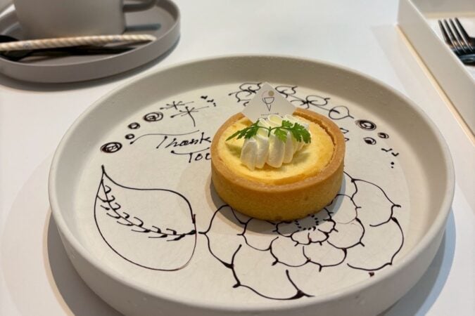 手書きイラストが添えられた「mignon luxe」のプレート