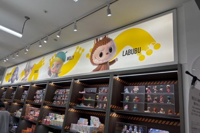心斎橋PARCO「POP MART」のディスプレイ棚