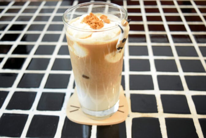 動物ピック付きの「Cheese Cream Latte」