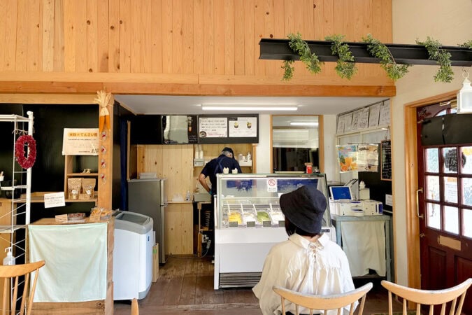 能勢倶楽部の屋根付きテラス席