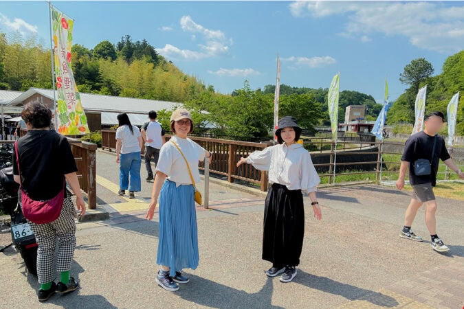 国道173号ソフトクリームドライブのナビゲーター、おかんともんちゃん