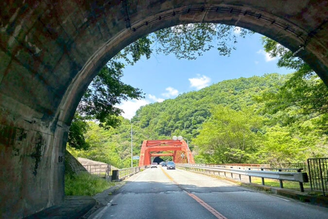 能勢の里山を抜ける国道173号
