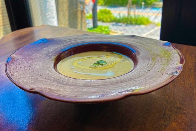 箕面「YAMAMINEモダン食堂」の季節のとうもろこしスープ
