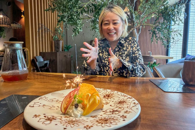 箕面「YAMAMINEモダン食堂」のメッセージ入りバースデープレート