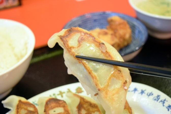 大衆飯店 十八番 餃子アップ