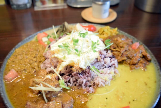 スパイスカレーまるせの全のせフィーバー盛り