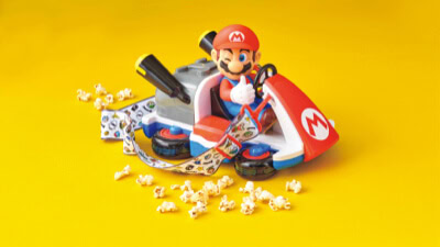 スーパー・ニンテンドー・ワールド「ピットストップ・ポップコーン」のマリオカートデザイン ポップコーンバケツ