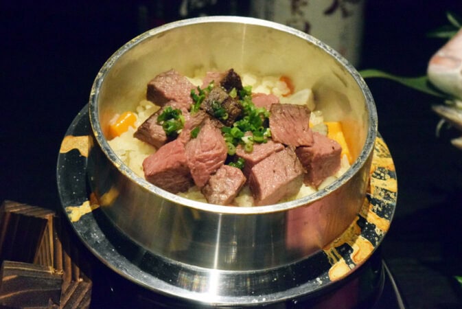 俺の割烹 梅田北新地の「松阪牛ステーキの釜飯」