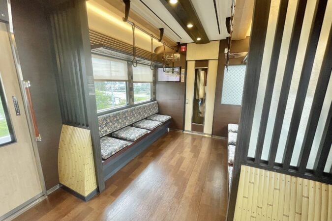 京とれいん 雅洛の車内の座席