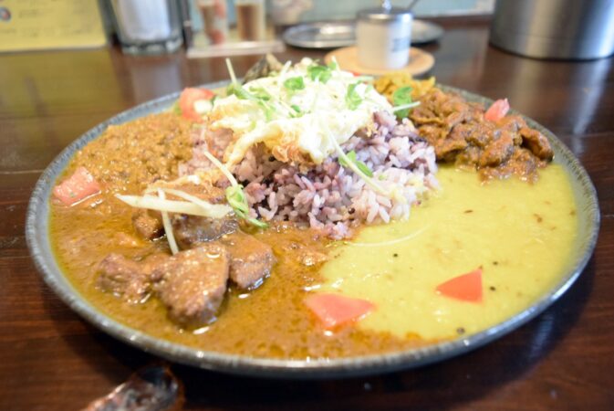 スパイスカレーまるせの全のせフィーバー盛り